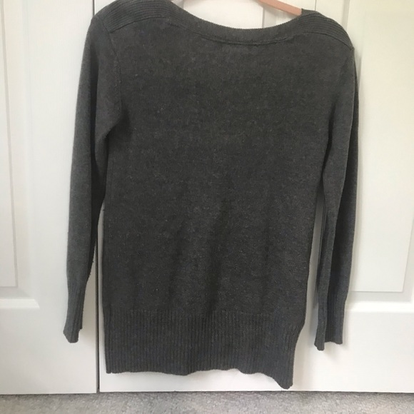 GAPKIDS GREY SWEATER WITH PINK SEQUIN BOW - Picture 2 of 5